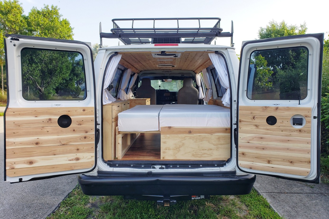 Camper Van Full size bed